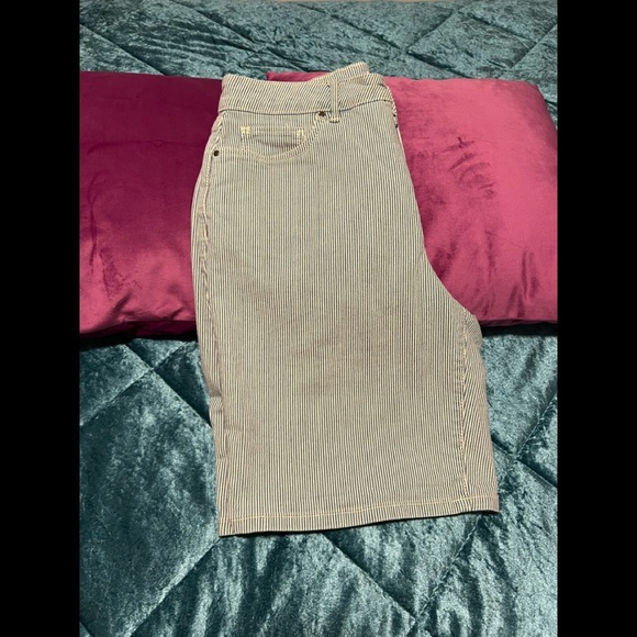 CROFT & BARROW women shorts-Bermuda/ size 12 - Picture 6 of 8